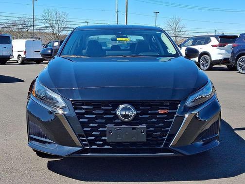Super Black 2023 Nissan Altima SR FWD