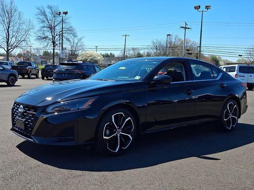 Super Black 2023 Nissan Altima SR FWD
