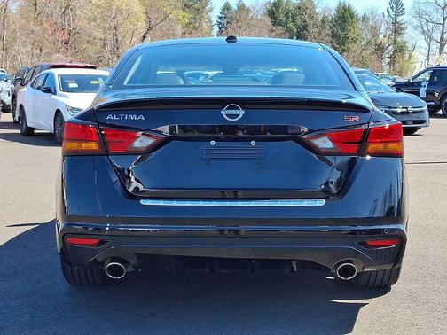 Super Black 2023 Nissan Altima SR FWD