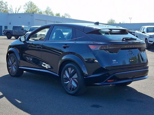 Black Diamond Pearl 2024 Nissan ARIYA EVOLVE+