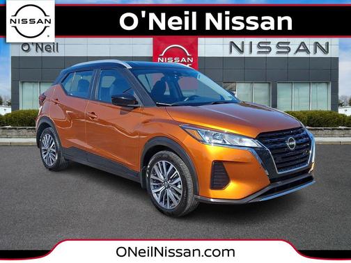 Monarch Orange Metallic/Super Black 2022 Nissan Kicks SV
