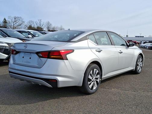 2025 Nissan Altima S FWD
