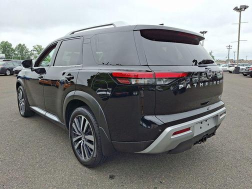 2022 Nissan Pathfinder Platinum 4WD