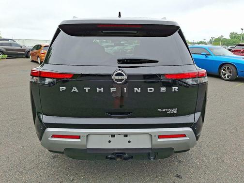 2022 Nissan Pathfinder Platinum 4WD