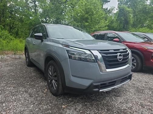 Solid Gray/Super Black 2024 Nissan Pathfinder SL 4WD