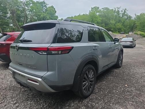 Solid Gray/Super Black 2024 Nissan Pathfinder SL 4WD