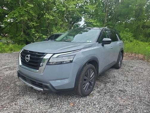 Solid Gray/Super Black 2024 Nissan Pathfinder SL 4WD