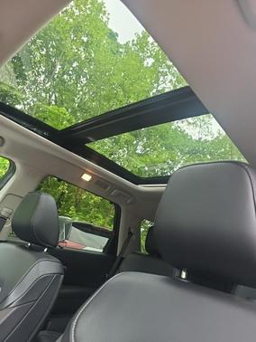 Solid Gray/Super Black 2024 Nissan Pathfinder SL 4WD