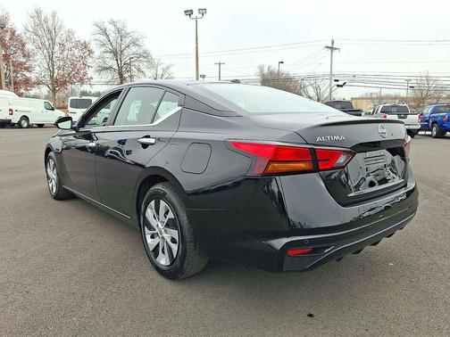 2025 Nissan Altima S FWD