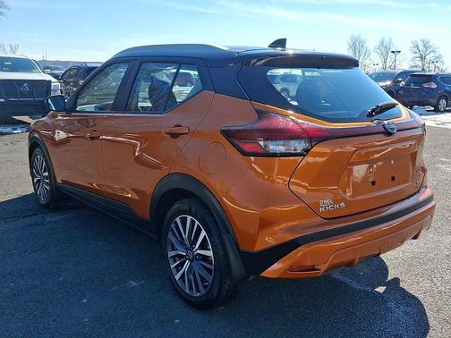 2022 Nissan Kicks SV