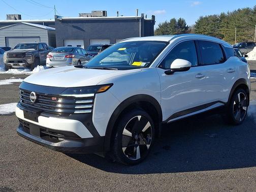 2025 Nissan Kicks SR