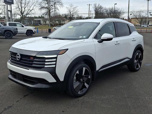 2025 Nissan Kicks SR