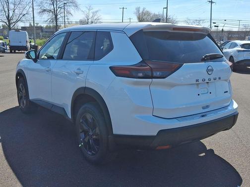 Everest White Pearl Tricoat 2026 Nissan Rogue SV
