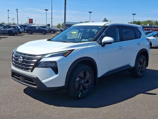 Everest White Pearl Tricoat 2026 Nissan Rogue SV