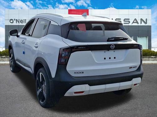 2025 Nissan Kicks SR