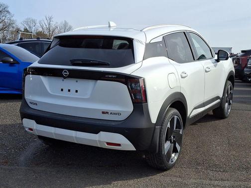2025 Nissan Kicks SR
