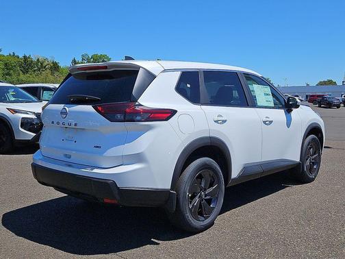 Everest White Pearl Tricoat 2026 Nissan Rogue SV