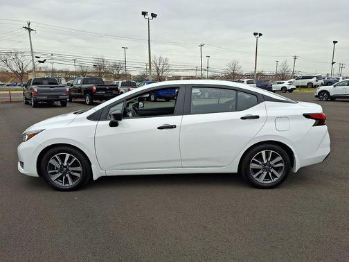 2023 Nissan Versa 1.6 S