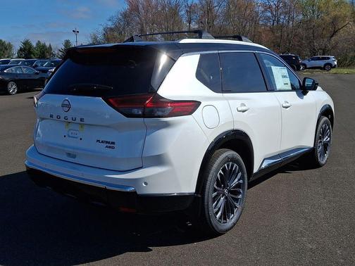 Everest White Pearl/Super Black 2026 Nissan Rogue Platinum