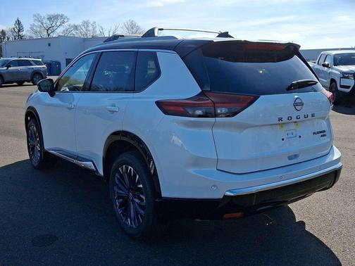 Everest White Pearl/Super Black 2026 Nissan Rogue Platinum
