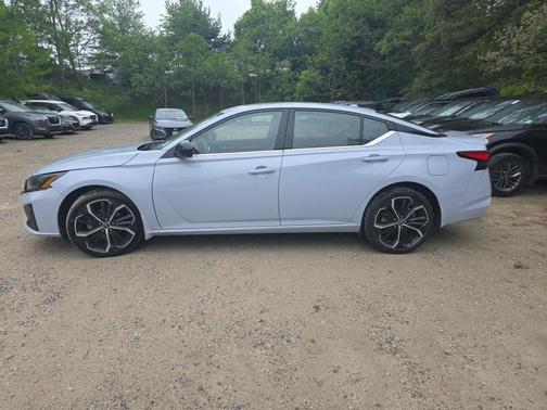 Gray Sky Pearl 2023 Nissan Altima SR Intelligent AWD