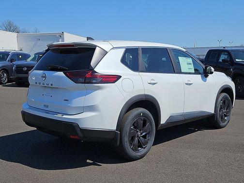 Everest White Pearl Tricoat 2026 Nissan Rogue SV