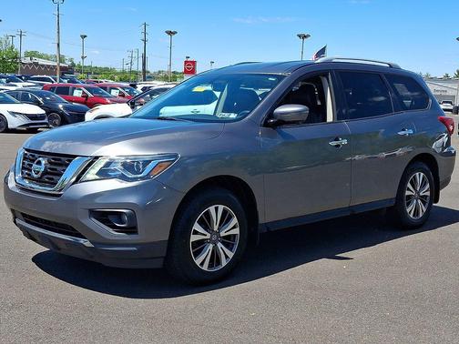 Gun Metallic 2017 Nissan Pathfinder SL