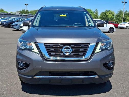 Gun Metallic 2017 Nissan Pathfinder SL