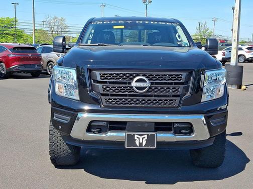 Super Black 2023 Nissan Titan SV