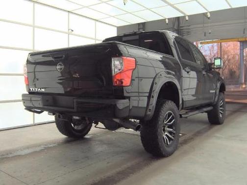 2023 Nissan Titan SV