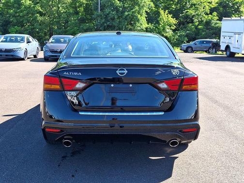 Super Black 2023 Nissan Altima 2.5 SV