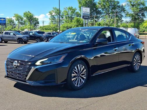 Super Black 2023 Nissan Altima 2.5 SV