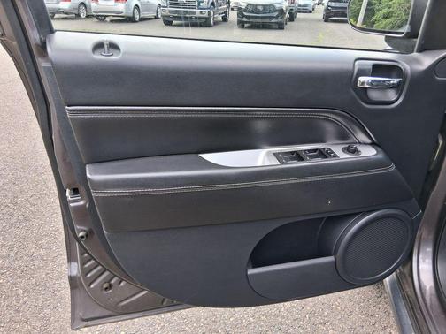 Granite Crystal Metallic Clearcoat 2015 Jeep Compass Latitude