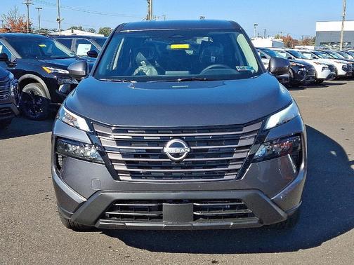 Gun Metallic 2027 Nissan Rogue SV