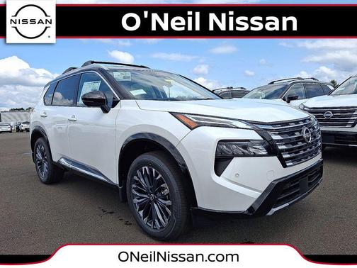 Everest White Pearl/Super Black 2026 Nissan Rogue Platinum