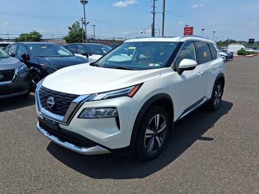 Pearl White Tricoat 2023 Nissan Rogue Platinum