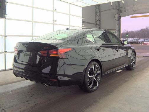 2025 Nissan Altima SR FWD