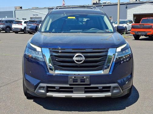 Deep Ocean Blue Pearl 2023 Nissan Pathfinder SL 4WD