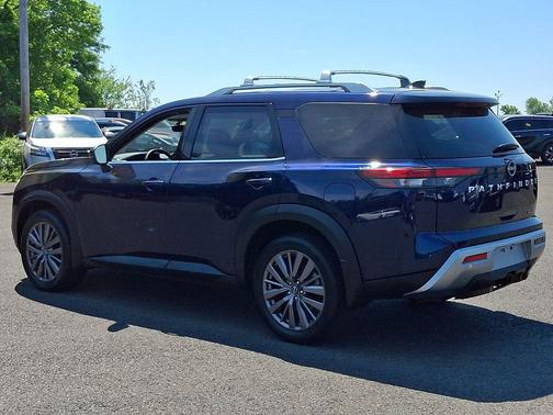 Deep Ocean Blue Pearl 2023 Nissan Pathfinder SL 4WD