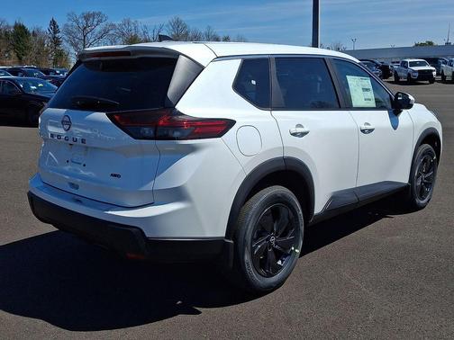 Everest White Pearl Tricoat 2026 Nissan Rogue SV