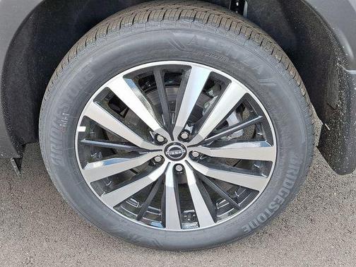 2025 Nissan Pathfinder Platinum 4WD