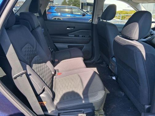 Deep Ocean Blue Pearl 2022 Nissan Pathfinder SV 4WD