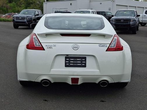 Pearl White 2017 Nissan 370Z Sport