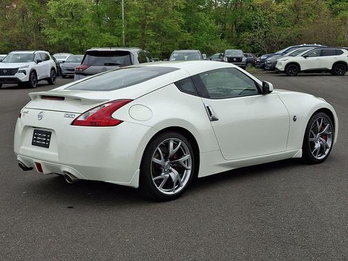 Pearl White 2017 Nissan 370Z Sport