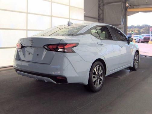 Gray Sky Pearl 2025 Nissan Versa 1.6 SV