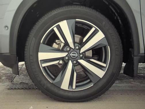 Gun Metallic 2023 Nissan Rogue SL