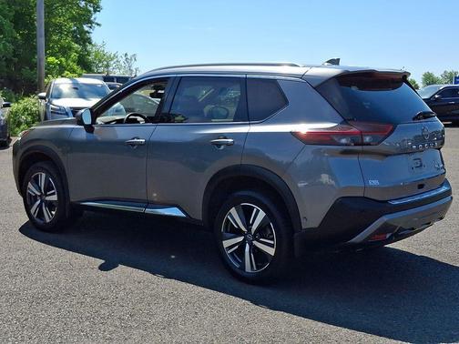 Gun Metallic 2023 Nissan Rogue SL