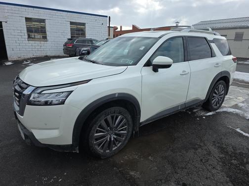 2023 Nissan Pathfinder SL 4WD