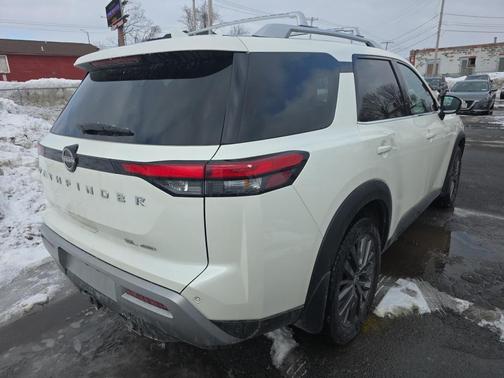 2023 Nissan Pathfinder SL 4WD