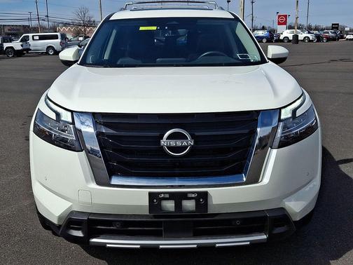 2023 Nissan Pathfinder SL 4WD
